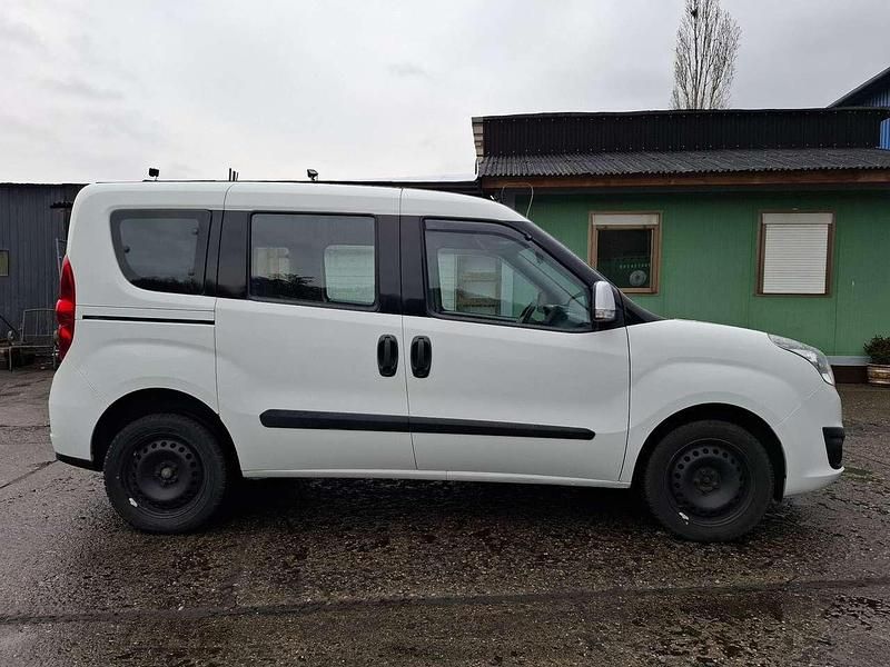 Gebraucht Opel Combo 95 PS (69 kW) 2015 Weiß Van / Kleinbus