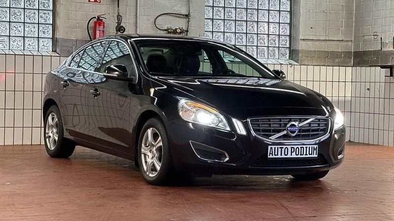 Gebraucht Volvo S60 Summum 163 PS (119 kW) 2013 Ember black / metallic Limousine
