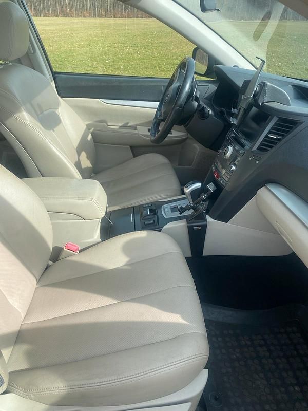 Gebraucht Subaru Outback 180 PS (132 kW) 2014 Rot Kombi