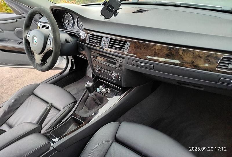 Silber Gebraucht 2009 BMW 335 Sport Line Coupé | 19.999 € (Guter Preis) - Bild 1/4