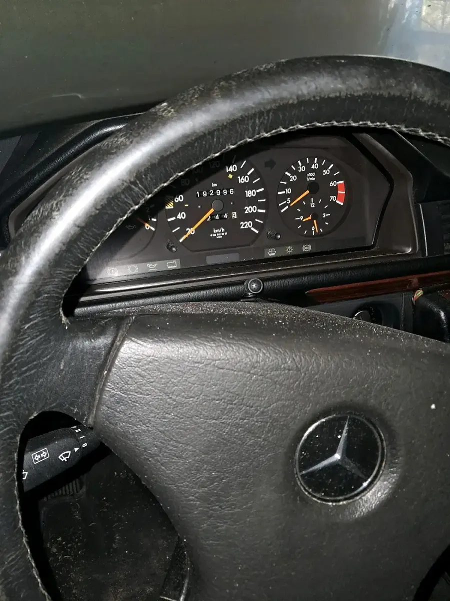 Gebraucht Mercedes 230 136 PS (100 kW) 1991 Schwarz Kombi