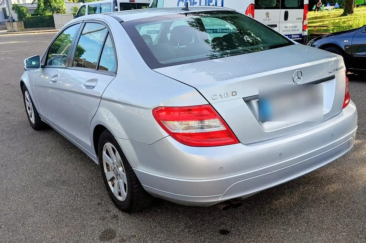 Gebraucht Mercedes C180 156 PS (114 kW) 2009 Silber Limousine