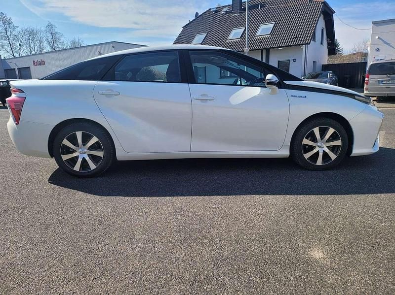 Gebraucht Toyota Mirai 154 PS (113 kW) 2017 Weiß Limousine