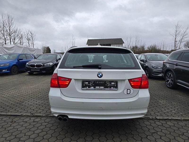 Gebraucht BMW 330 Sport Line 245 PS (180 kW) 2011 Weiß Kombi