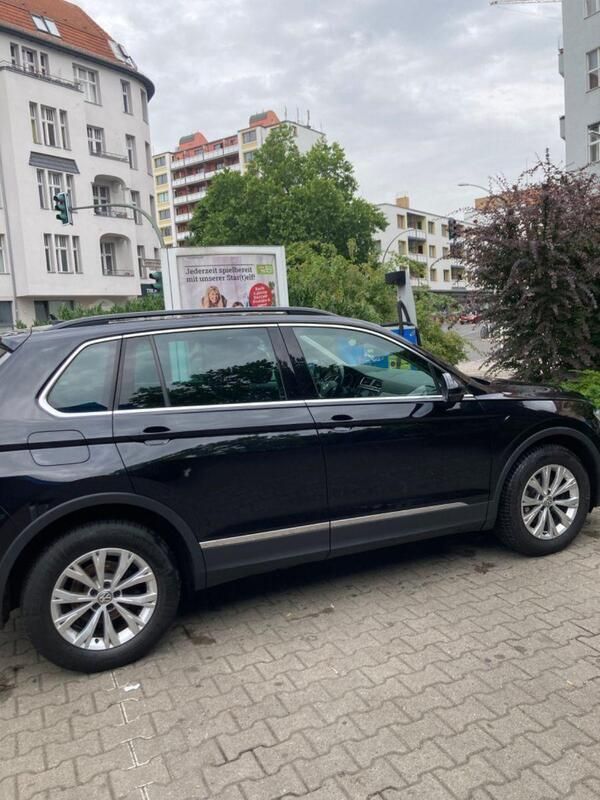 Schwarz Gebraucht 2018 VW Tiguan Comfortline SUV | 19.000 € (Superpreis) - Bild 1/4