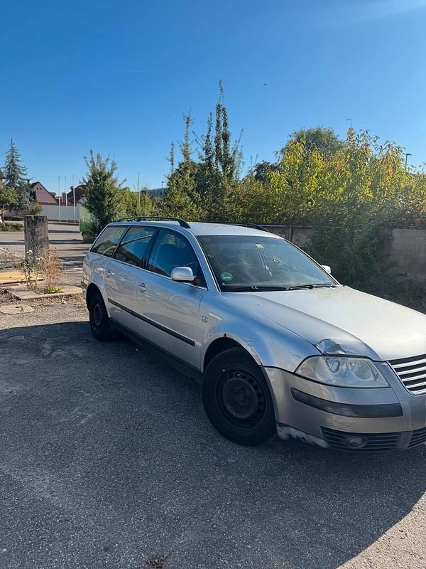 Gebraucht 2003 VW Passat Kombi | 500 € (Superpreis) - Bild 1/4