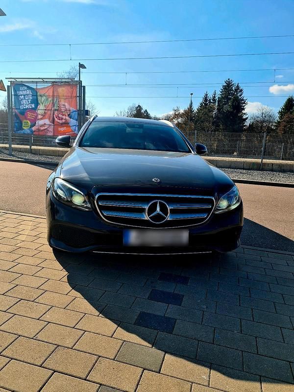 Gebraucht Mercedes E220 Avantgarde 194 PS (142 kW) 2017 Schwarz Kombi