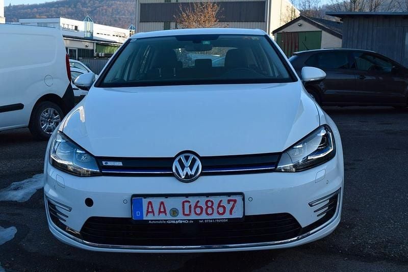 Gebraucht VW Golf 100 kW (136 PS) 2021 Weiß Limousine