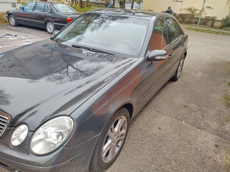 Grau Gebraucht 2005 Mercedes E200 Elegance Limousine | 4.500 € - Bild 1/4