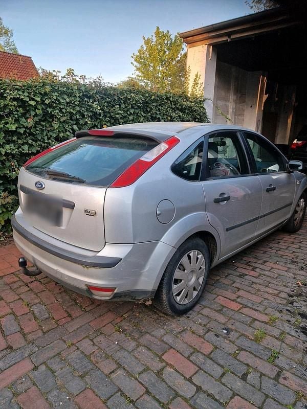 Usata Ford Focus 108 CV (79 kW) 2005 Argento Berlina