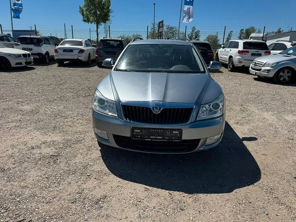 Gebraucht Skoda Octavia 140 PS (102 kW) 2012 Grau Kombi