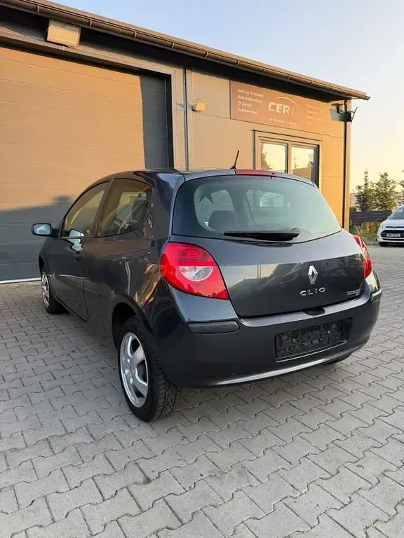 Gebraucht Renault Clio Authentique 75 PS (55 kW) 2007 Grau