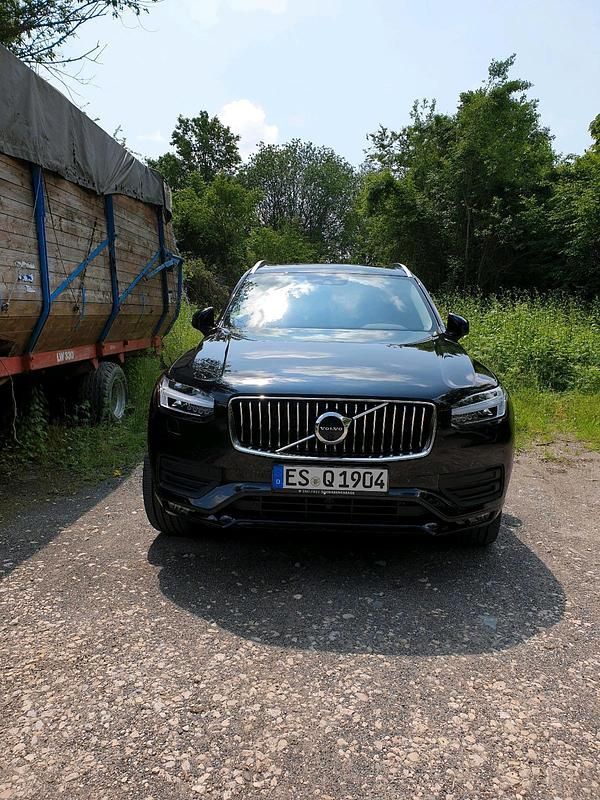 Schwarz Gebraucht 2021 Volvo XC90 Momentum SUV | 49.700 € (Fairer Preis) - Bild 1/4