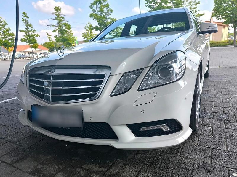 Weiß Gebraucht 2025 Mercedes E350 Limousine | 12.000 € - Bild 1/4