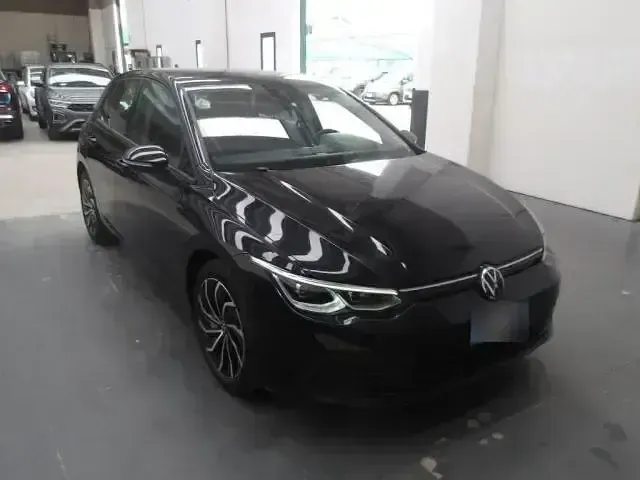 Gebraucht VW Golf VII Life 150 PS (110 kW) 2021 Deep black perleffekt Kleinwagen