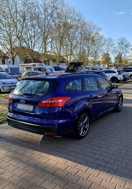Usata Ford Focus 120 CV (88 kW) 2016 Blu Station wagon