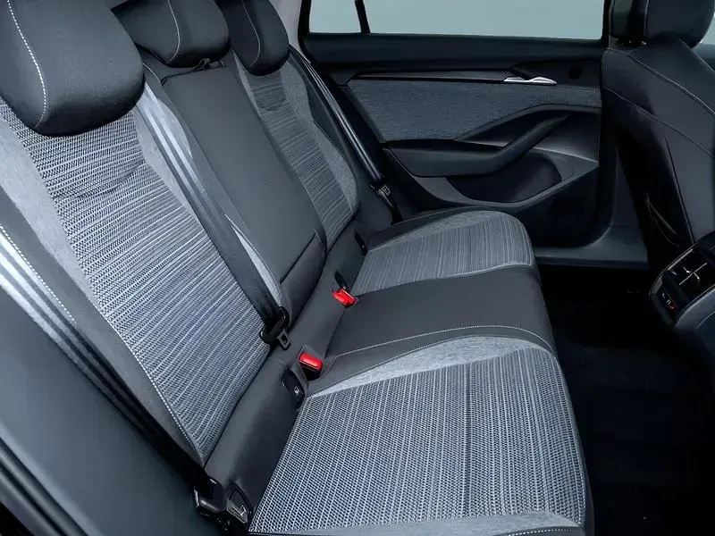 Neu Skoda Superb 150 PS (110 kW) 2025 Schwarz Kombi