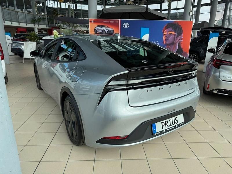 Gebraucht Toyota Prius 223 PS (164 kW) 2024 Shimmering silber metallic Kleinwagen
