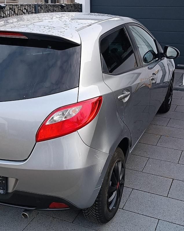 Gebraucht Mazda 2 84 PS (61 kW) 2013 Silber Kleinwagen