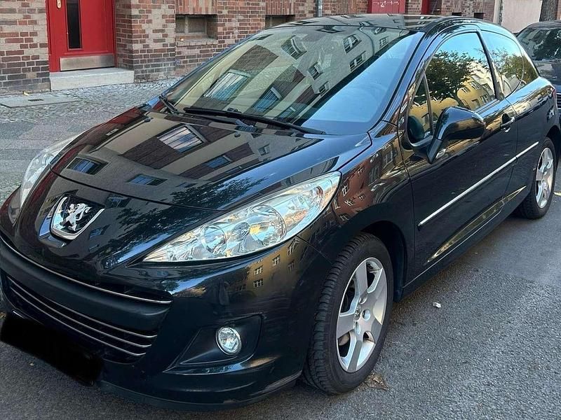 Schwarz Gebraucht 2010 Peugeot 207 Premium Limousine | 5.300 € (Fairer Preis) - Bild 1/4