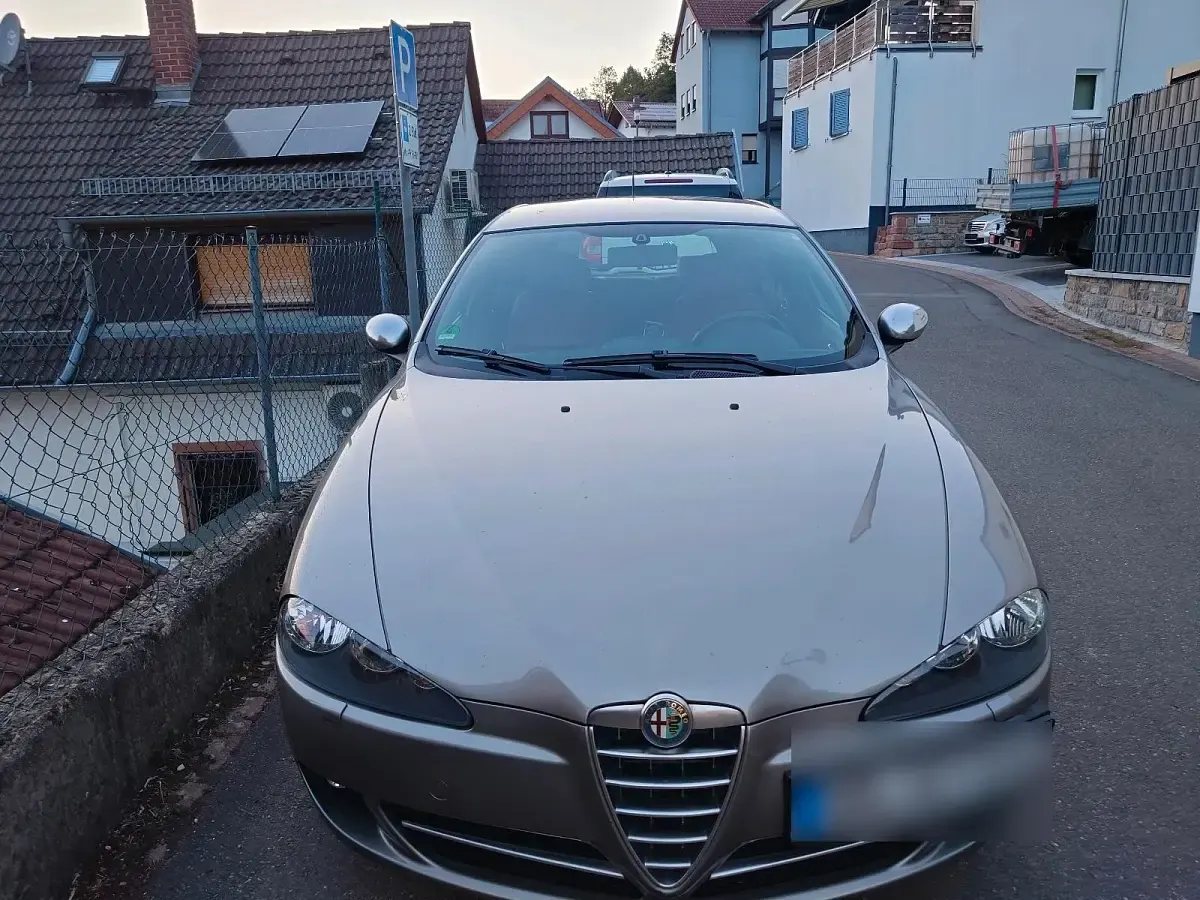 Gebraucht Alfa Romeo 147 120 PS (88 kW) 2008 Silber Kleinwagen