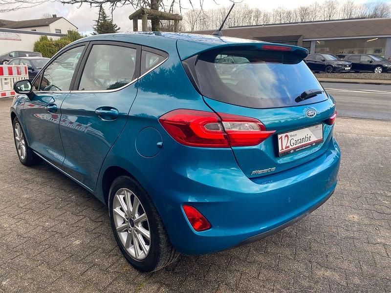 Gebraucht Ford Fiesta Titanium 101 PS (74 kW) 2018 Blau Kleinwagen