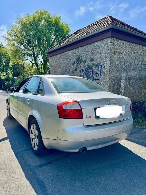 Silber Gebraucht 2004 Audi A4 Comfort Limousine | 790 € (Superpreis) - Bild 1/4