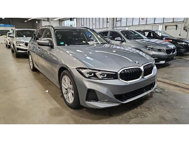 Gebraucht BMW 320 190 PS (139 kW) 2023 Skyscraper grau (metallic) Kombi