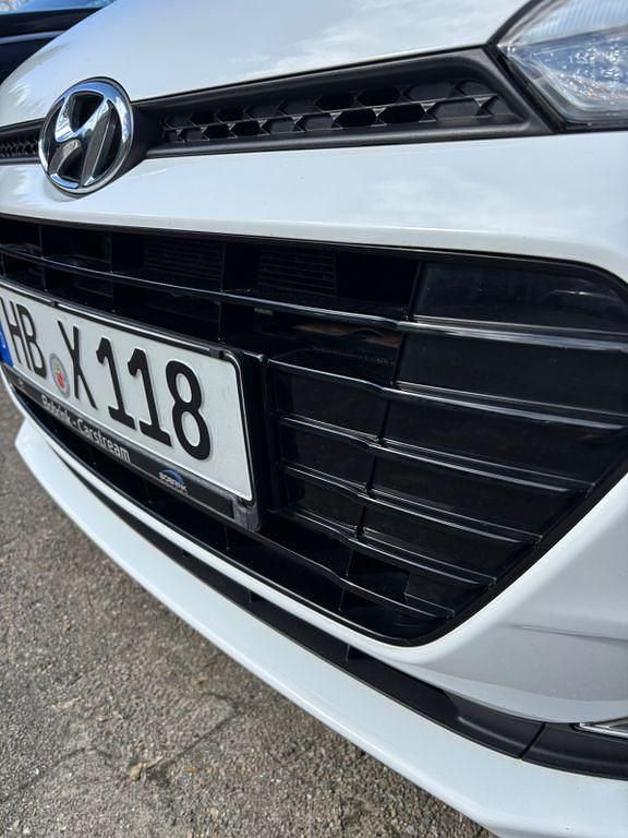 Gebraucht Hyundai i20 Passion 101 PS (74 kW) 2018 Weiß Limousine