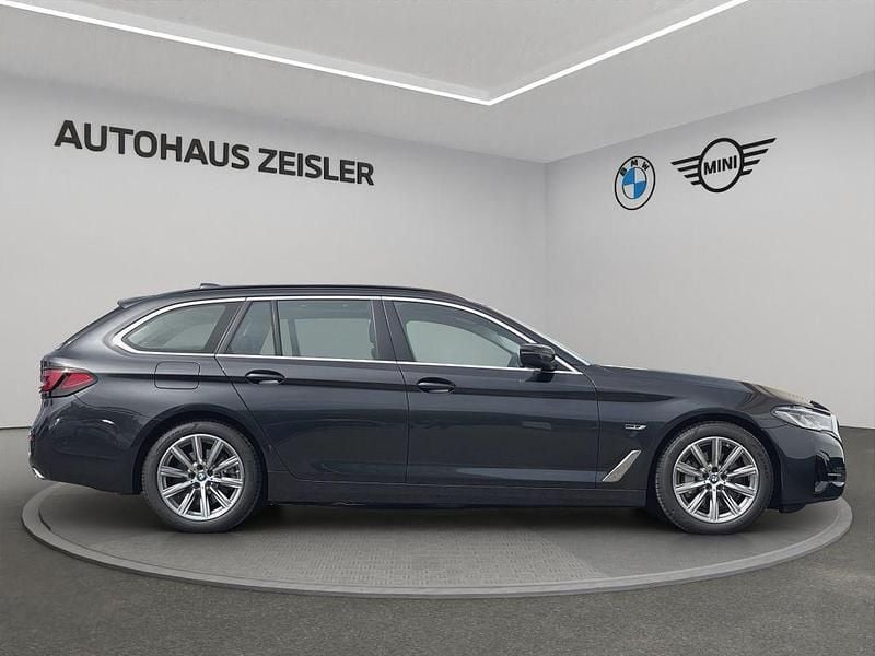 Gebraucht BMW 530e Sport Line 184 PS (135 kW) 2024 Sophistograu brillanteffekt Kombi