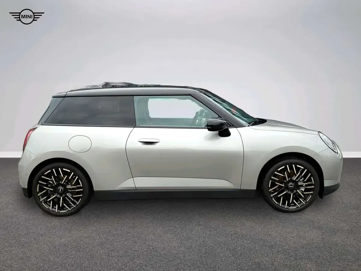 Gebraucht Mini Cooper SE Favoured 160 kW (218 PS) 2025 Grau Kleinwagen