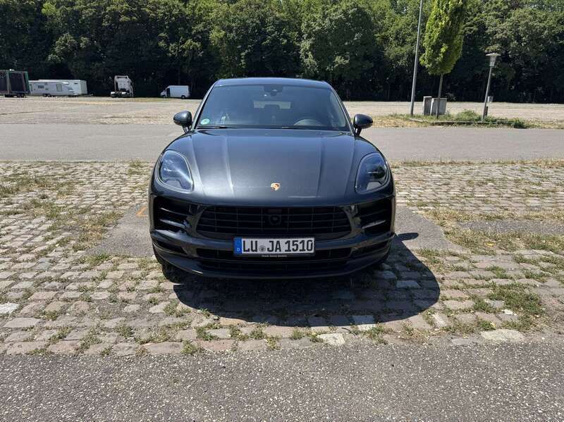 Grau Gebraucht 2019 Porsche Macan Basis SUV | 52.500 € - Bild 1/4