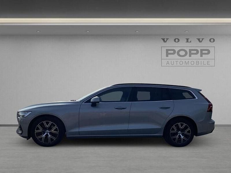 Gebraucht Volvo V60 Core 197 PS (144 kW) 2024 Silver dawn Kombi