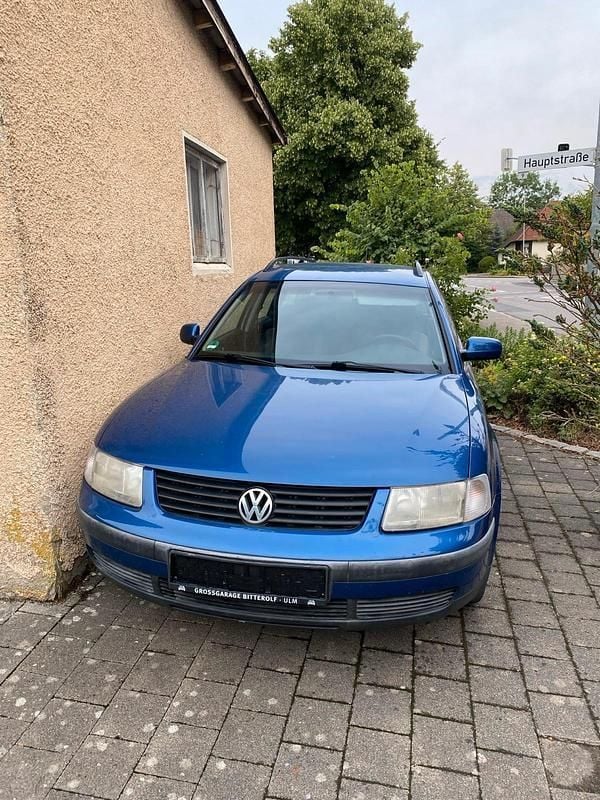 Blau Gebraucht 1997 VW Passat Kombi | 1.000 € - Bild 1/3
