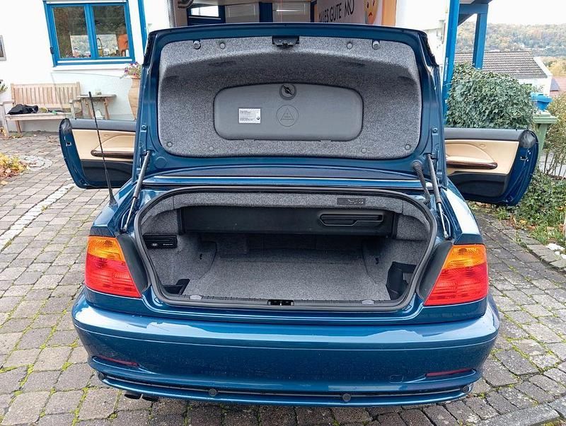 Gebraucht BMW 325 192 PS (141 kW) 2001 Blau Cabrio
