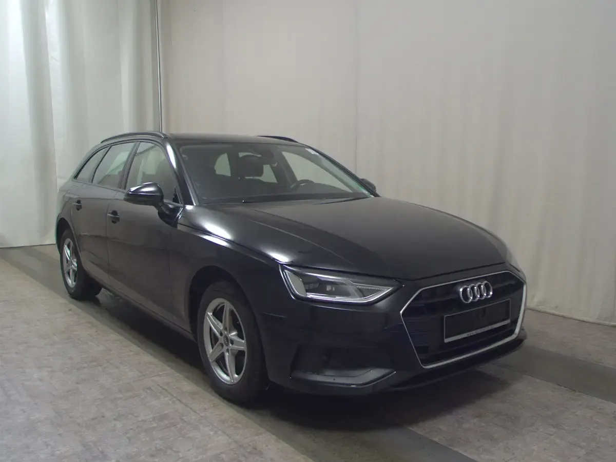 Gebraucht Audi A4 Basis 163 PS (119 kW) 2021 Schwarz Kombi
