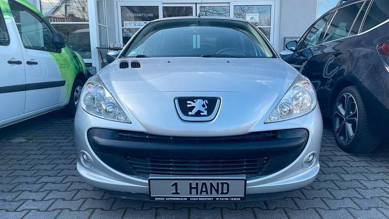 Gebraucht Peugeot 206+ Basis 75 PS (55 kW) 2009 Silber Kleinwagen