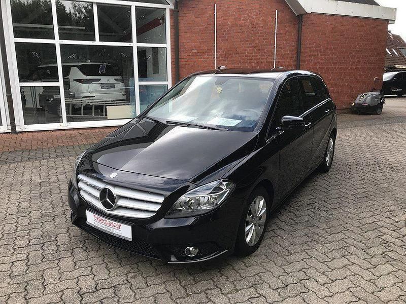 Kosmosschwarz Gebraucht 2012 Mercedes B180 Van / Kleinbus | 13.990 € (Teuer) - Bild 1/4