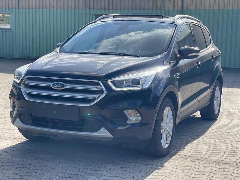 Gebraucht Ford Kuga Titanium 150 PS (110 kW) 2018 Schwarz SUV