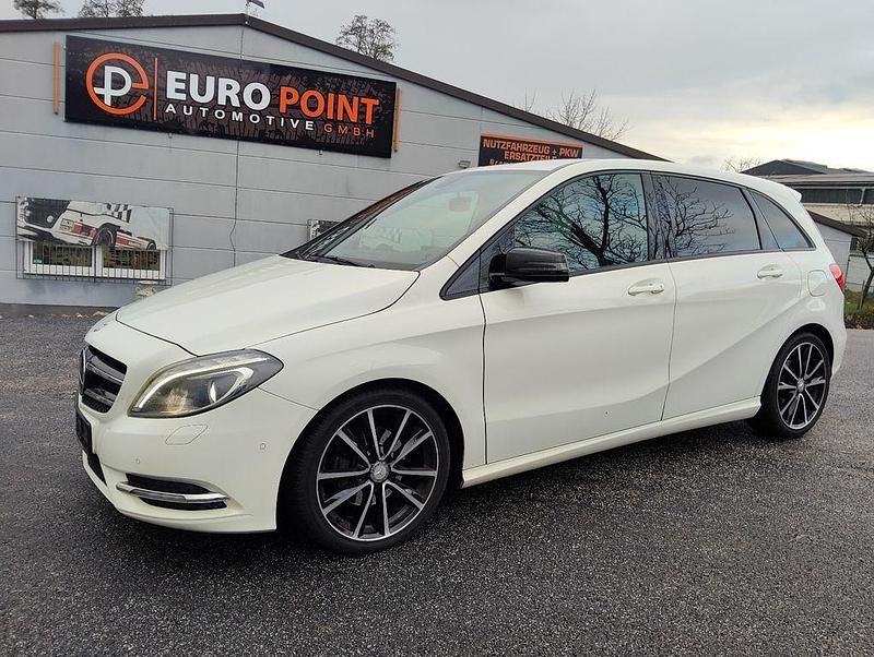 Weiß Gebraucht 2013 Mercedes B180 Van / Kleinbus | 7.000 € (Guter Preis) - Bild 1/4