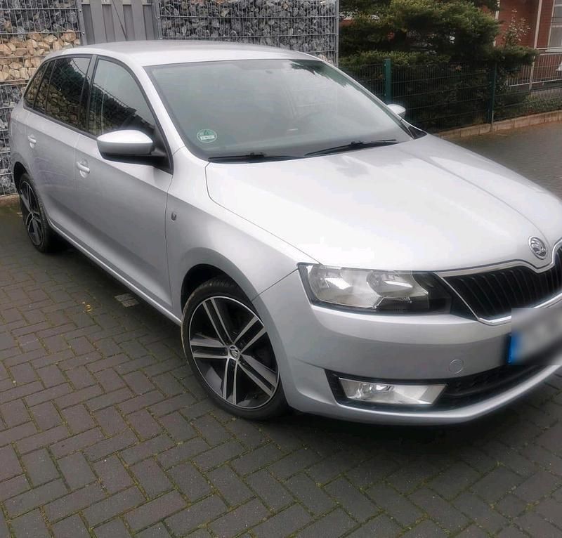 Silber Gebraucht 2014 Skoda Rapid Limousine | 3.150 € - Bild 1/4