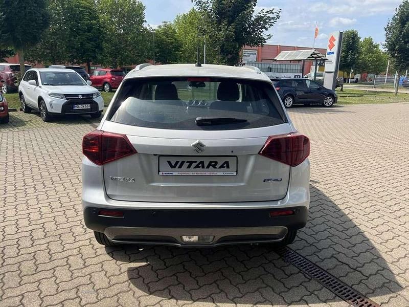 Neu Suzuki Vitara Club 129 PS (94 kW) 2025 Silky silver metallic 2 Limousine