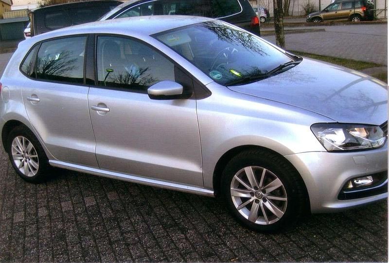 Gebraucht VW Polo Comfortline 60 PS (44 kW) 2017 Silber Limousine