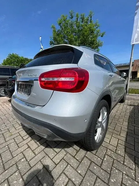 Gebraucht Mercedes GLA220 Urban 177 PS (130 kW) 2017 Silber SUV