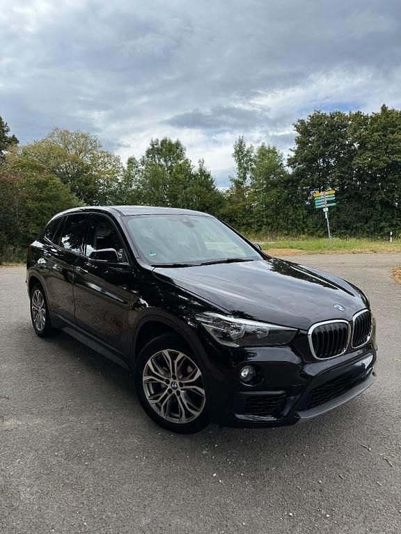Schwarz Gebraucht 2019 BMW X1 SUV | 15.900 € (Etwas zu teuer) - Bild 1/4