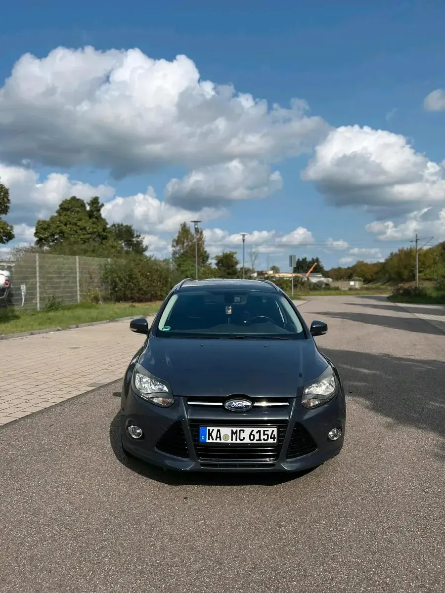 Gebraucht Ford Focus 150 PS (110 kW) 2014 Grau Kombi