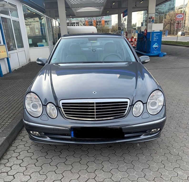 Grau Gebraucht 2007 Mercedes E320 Avantgarde Limousine | 5.490 € (Guter Preis) - Bild 1/4
