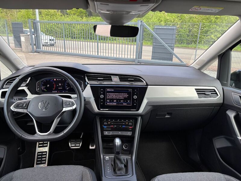 Gebraucht VW Touran R-line 150 PS (110 kW) 2024 Schwarz Van / Kleinbus