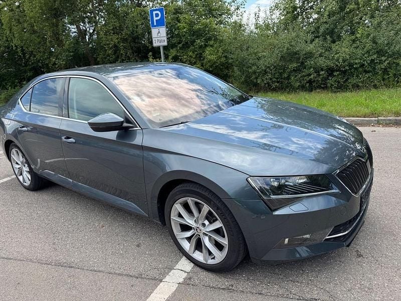 Gebraucht Skoda Superb Ambition 150 PS (110 kW) 2019 Grün Limousine