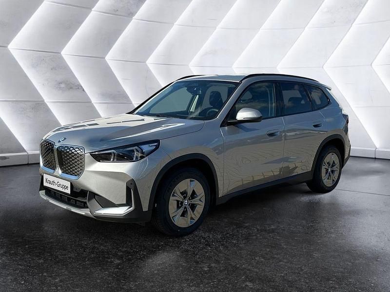 Grau Neu 2025 BMW iX1 SUV | 57.410 € (Teuer) - Bild 1/4